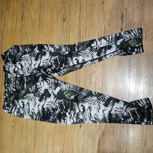 2Liv leggings leaf patterned greens grey white sz2X EUC